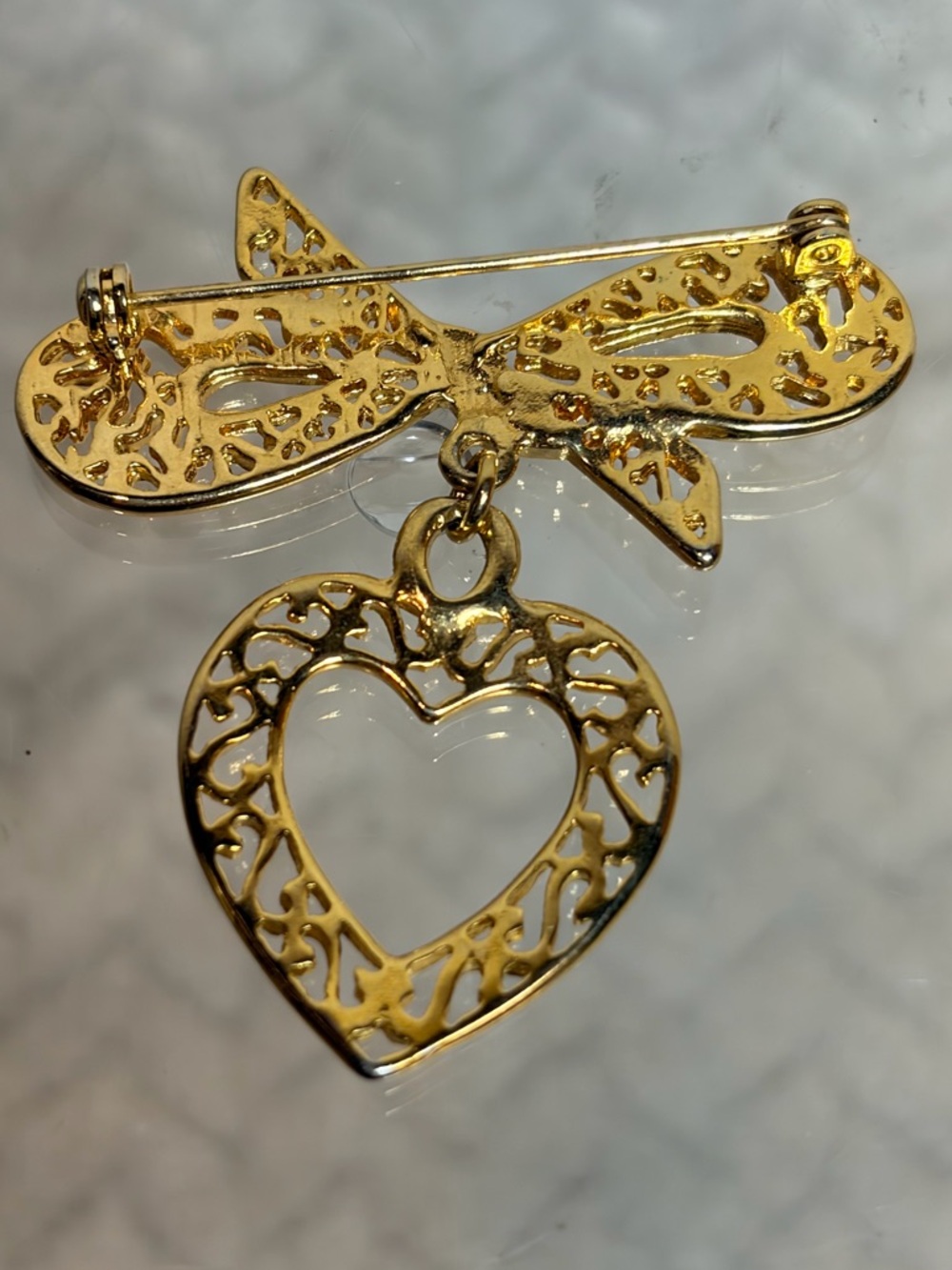 Vintage Gold Filigree Bow Brooch Heart Dangle Charm Coquette Romantic Aesthetic - Picture 2 of 5